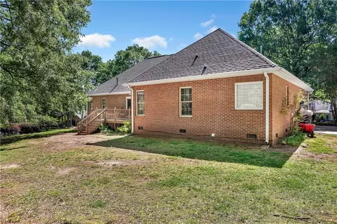 Exterior - 100 Regent Rd, Anderson, SC 29621 photo 7 of 9