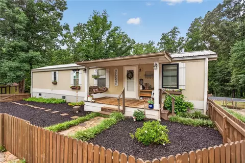 1757 Old Dobbin Bridge Rd, Townville, SC 29689