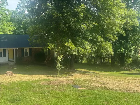 Exterior - 418 Saluda Rd, Williamston, SC 29697 photo 3 of 12