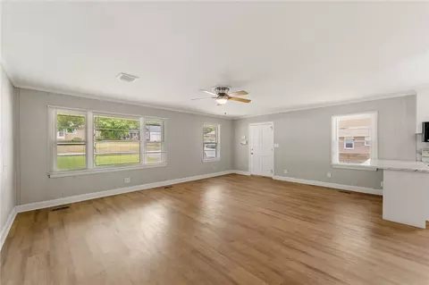 Living - 222 Whiten Rd, Anderson, SC 29621 photo 3 of 5