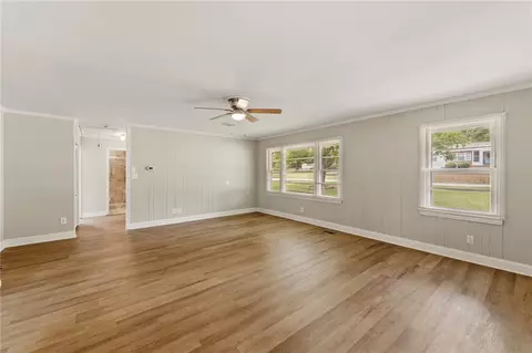 Living - 222 Whiten Rd, Anderson, SC 29621 photo 2 of 5