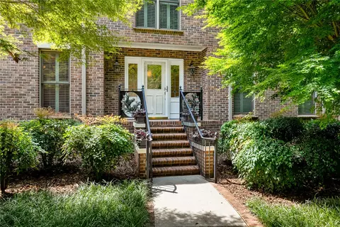 208 Oak Hollow Ct, Seneca, SC 29672