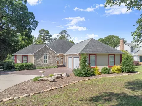 101 Sandy Shores Dr, Townville, SC 29689