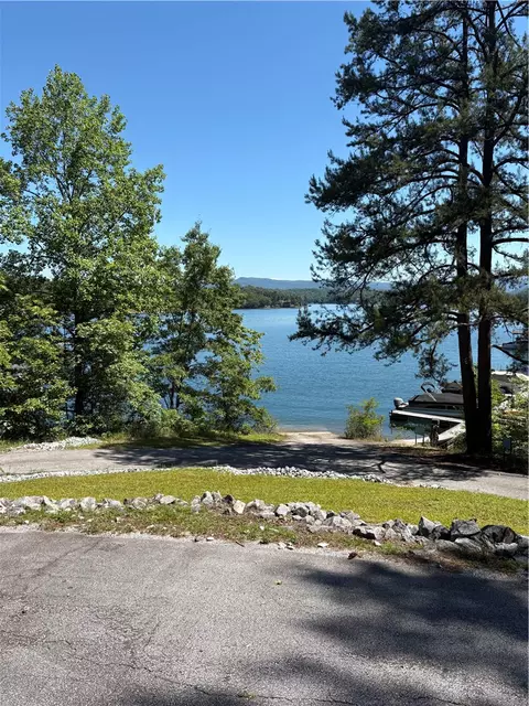 221 Bay View Dr, Salem, SC 29676