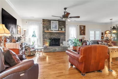 160 Sentell Rd, Williamston, SC 29697
