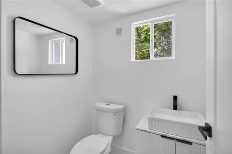 Bath - 359 Beech Dr, Westminster, SC 29693 photo 6 of 6