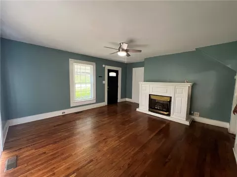 Living - 309 Jaynes St, Walhalla, SC 29691 photo 1 of 2