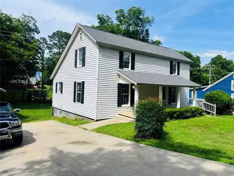 309 Jaynes St, Walhalla, SC 29691