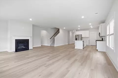Living - 416 Ragland Ave, Greer, SC 29651 photo 2 of 4