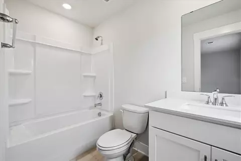 Bath - 416 Ragland Ave, Greer, SC 29651 photo 4 of 5