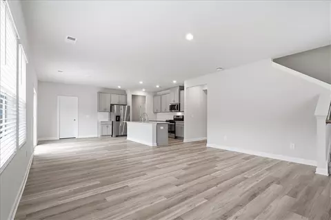 Living - 1521 Switchback Cir, Moore, SC 29369 photo 3 of 3