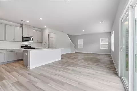 Living - 1521 Switchback Cir, Moore, SC 29369 photo 2 of 3