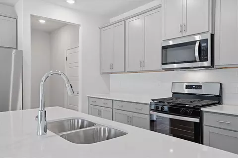 Kitchen - 1521 Switchback Cir, Moore, SC 29369 photo 3 of 3
