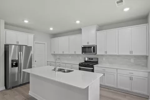 Kitchen - 1524 Switchback Cir, Moore, SC 29369 photo 4 of 4