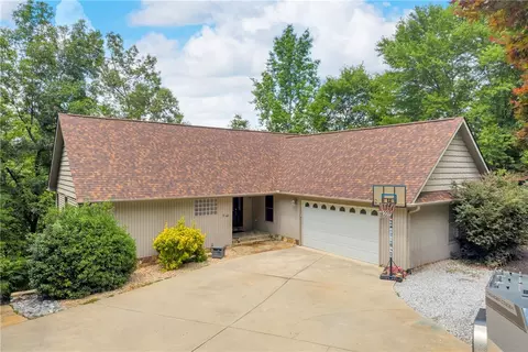932 Bay Ridge Dr, Salem, SC 29676