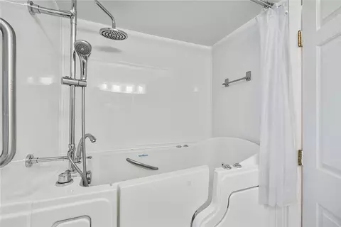 Bath - 120 Downs Blvd, Clemson, SC 29631 photo 2 of 3