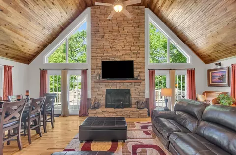 409 The Bear Blvd, Tamassee, SC 29686