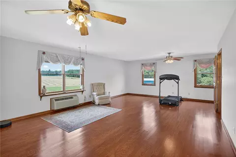 Living - 145 Old Sanders Rd, Pendleton, SC 29670 photo 4 of 6