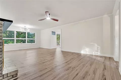 Living - 237 Earle Rd, Central, SC 29630 photo 2 of 5