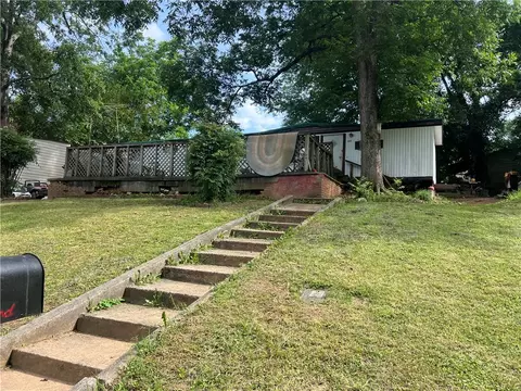 310 Jaynes St, Walhalla, SC 29691