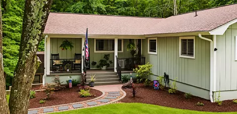 103 Pineneedle Dr, Westminster, SC 29693
