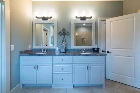 Bath - 217 Pershing Ave, Clemson, SC 29631 photo 1 of 3