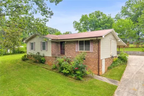 1064 S Greenwich Dr, Walhalla, SC 29691