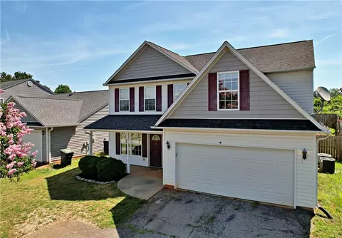 305 N Chestnut St, Seneca, SC 29678
