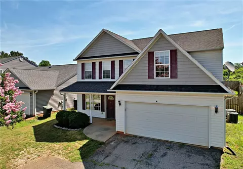 305 N Chestnut St, Seneca, SC 29678