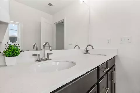 Bath - 248 Brown Cir, Easley, SC 29642 photo 3 of 6