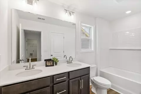 Bath - 248 Brown Cir, Easley, SC 29642 photo 4 of 6