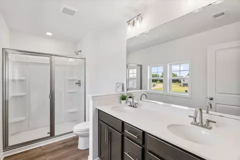 Bath - 248 Brown Cir, Easley, SC 29642 photo 2 of 6