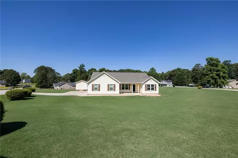 109 Cedar Glen Dr, Williamston, SC 29697
