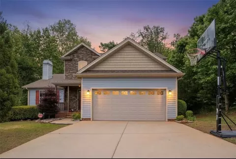 520 Abberly Ln, Boiling Springs, SC 29316