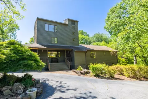 1237 Mile Creek Rd, Pickens, SC 29671