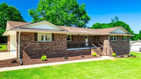221 Greenland Rd, Anderson, SC 29626