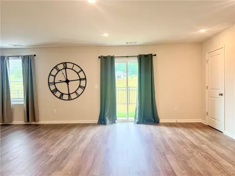 Living - 403 Chadwick Ln, Walhalla, SC 29691 photo 5 of 5