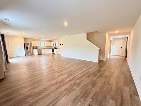 Living - 403 Chadwick Ln, Walhalla, SC 29691 photo 2 of 5
