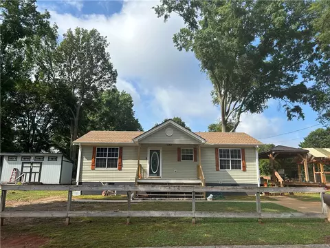 71 Textile Ave, Lavonia, GA 30553