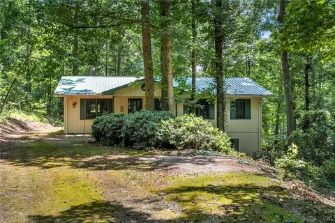 1029 White Pine Ln, Townville, SC 29689