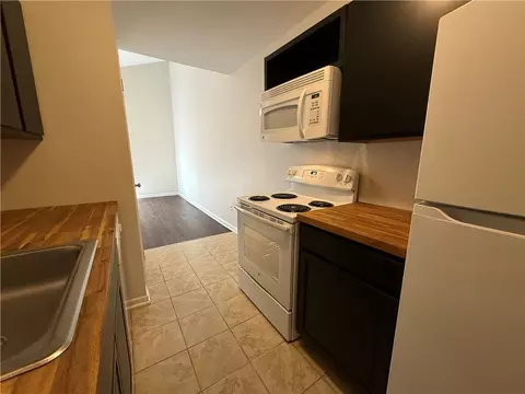 Kitchen - 125 Maple St #110, Pendleton, SC 29670 photo 2 of 4