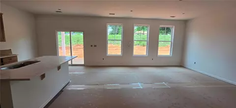 Living - 260 Brown Cir, Easley, SC 29642 photo 2 of 3