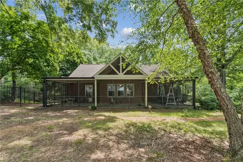 321 S Pine St, Walhalla, SC 29691