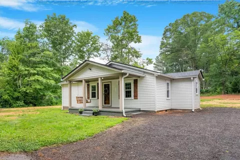 174 Holliday Rd, Six Mile, SC 29682