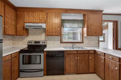 Kitchen - 112 Holliday Ln, Pendleton, SC 29670 photo 4 of 5