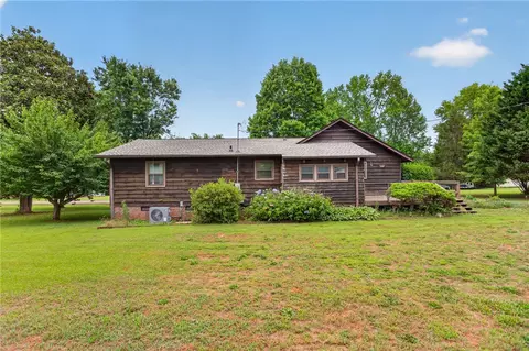 Exterior - 112 Holliday Ln, Pendleton, SC 29670 photo 7 of 10