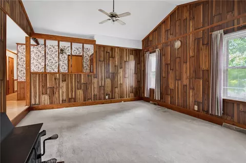 Living - 112 Holliday Ln, Pendleton, SC 29670 photo 3 of 4