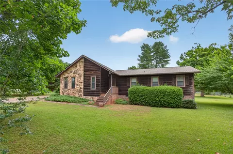 112 Holliday Ln, Pendleton, SC 29670
