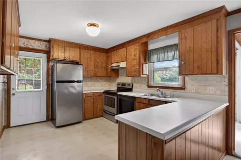 Kitchen - 112 Holliday Ln, Pendleton, SC 29670 photo 2 of 5