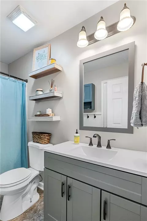 Bath - 116 Jamlette Dr, Walhalla, SC 29691 photo 1 of 2
